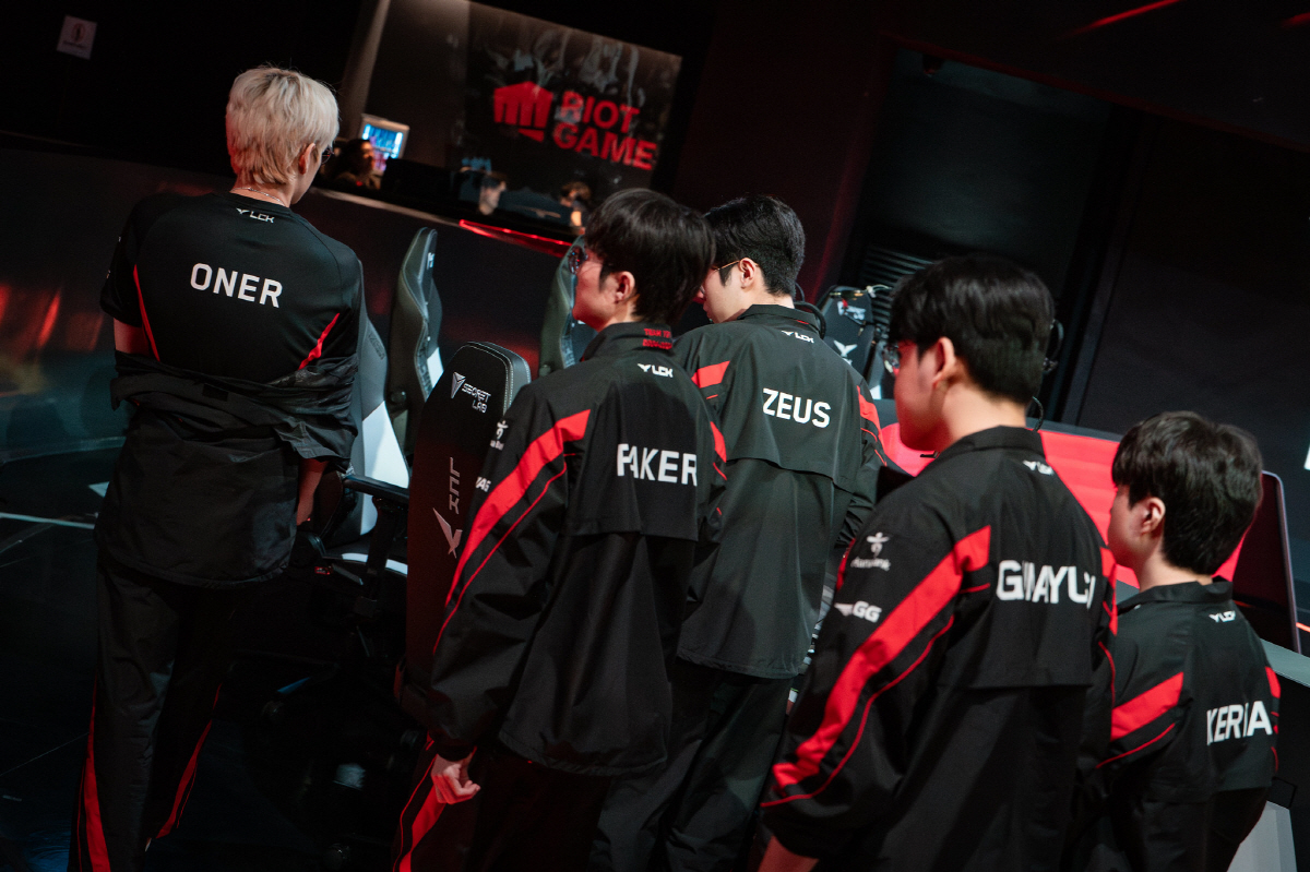 반환점 돈 LCK, '양대산맥' T1·젠지 치열한 선두경쟁