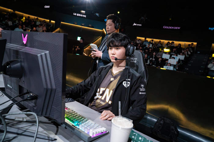 반환점 돈 LCK, '양대산맥' T1·젠지 치열한 선두경쟁