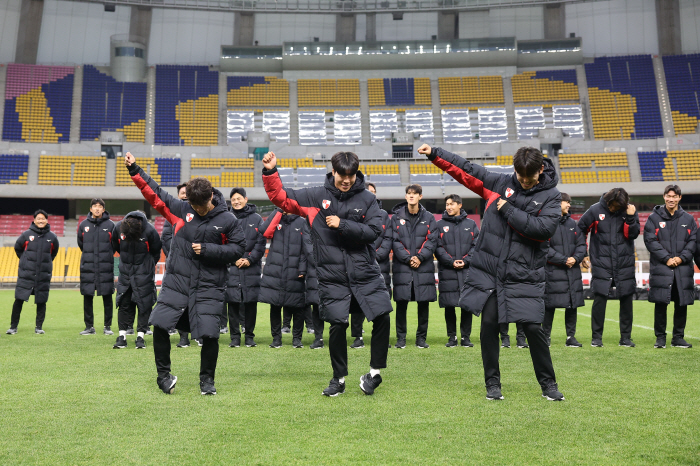 ‘가변석 1234석 가득 찬 출정식’ 부산아이파크, 축제 같았던 2024…