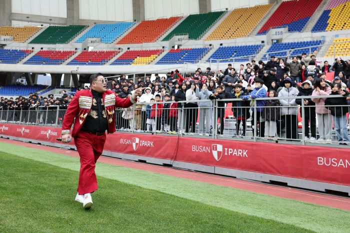 ‘가변석 1234석 가득 찬 출정식’ 부산아이파크, 축제 같았던 2024…