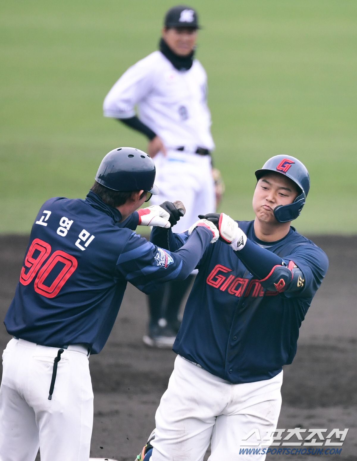 강정호 효과 제대로네! 한동희, 日베테랑 상대로 중월 솔로포…'형제구단'…