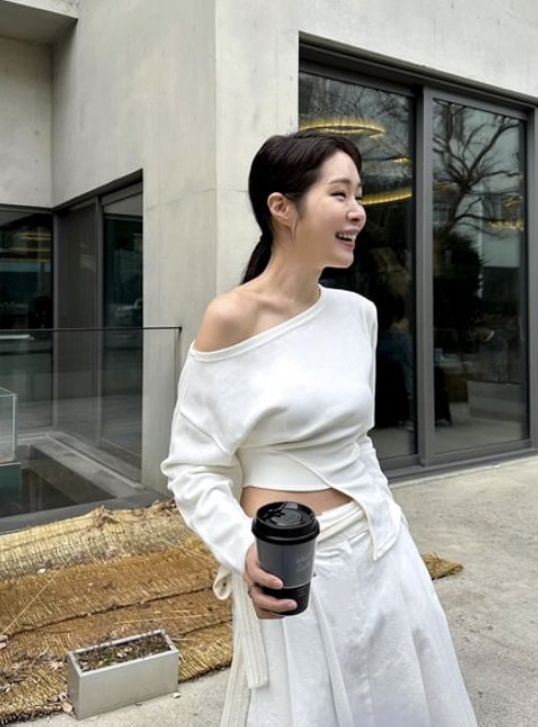 '김태현♥' 미자, 6일만 5kg 빼더니 '배 노출' 한 채 거리 활보……