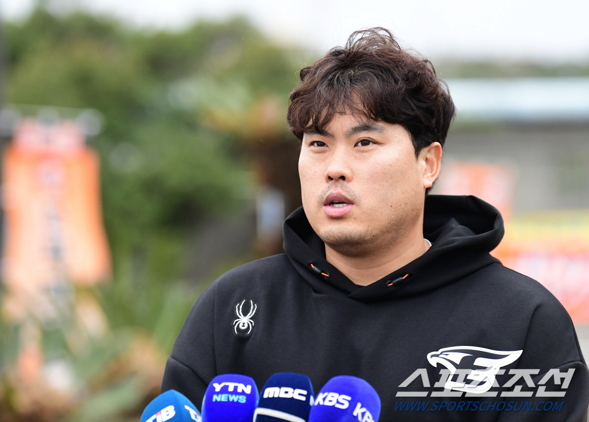 작년은 문동주→올해는 김서현? '멘토' 류현진 만난 158㎞ 영건 "목표…
