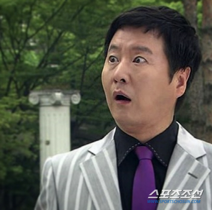 "아내 35명, 불륜녀 27명". '불륜의 아버지' 김덕현…찜질방서 할머…