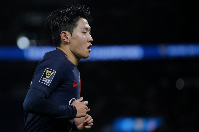 'PSG 왕자님'→'복귀 후 혹평' 이강인, 주전 입지 크게 흔들리나..…