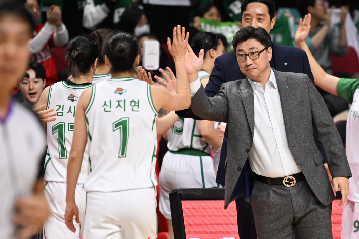 하나원큐의 '부천발 돌풍' WKBL리그에 새 스토리 남겼다…구단-선수단의 꾸준한 신뢰 회복 결실