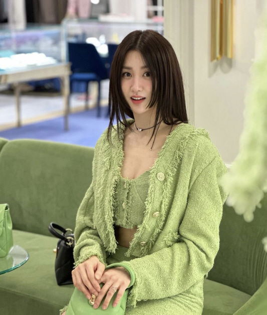 "봄의 여신 같네♥" 박하선, 동료 여배우도 놀란 '봄의 인간화' 미모 …