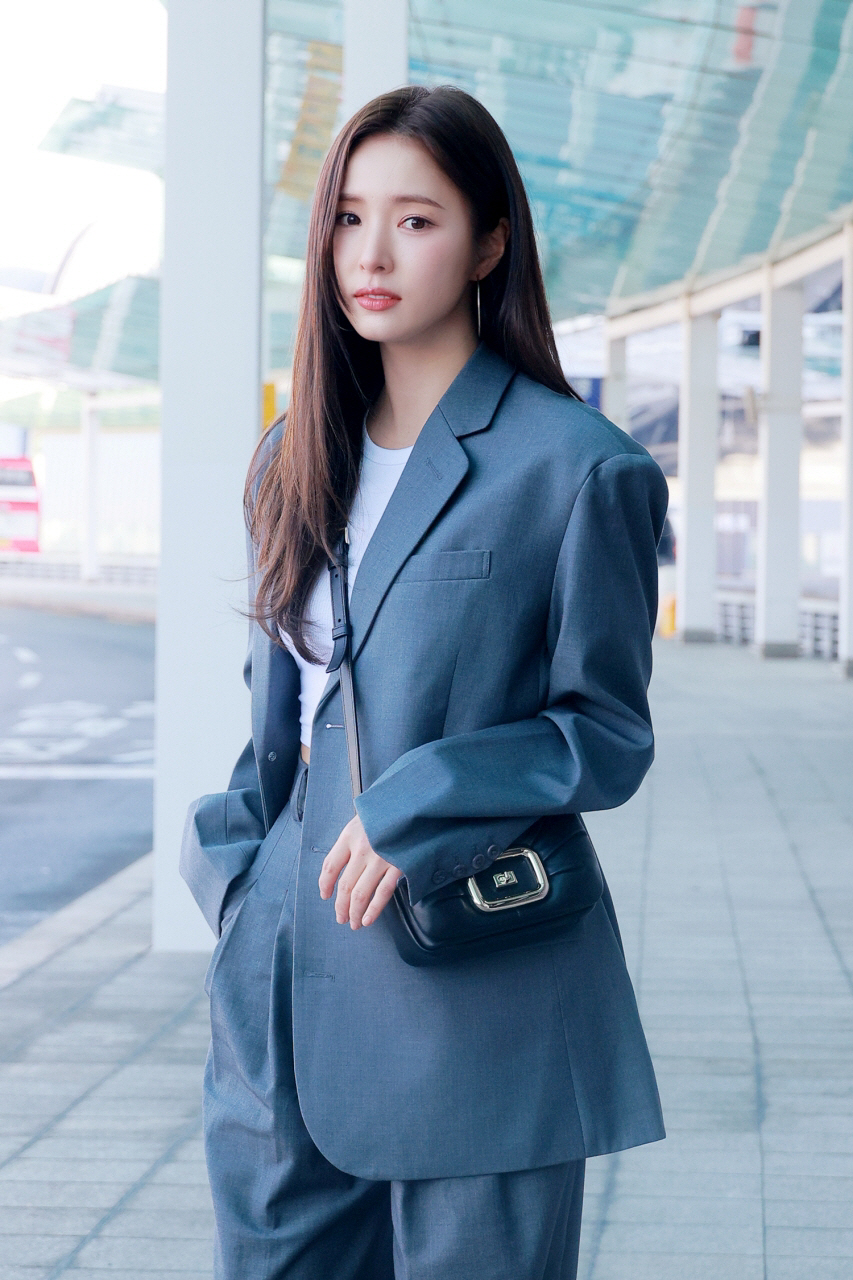 신세경, 시크 감성 공항패션 화제 "파리로 떠나요"