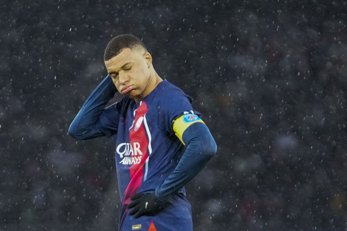 "이미 마음이 마드리드에 있다"...이강인 떠나는 음바페, PSG 애정 …