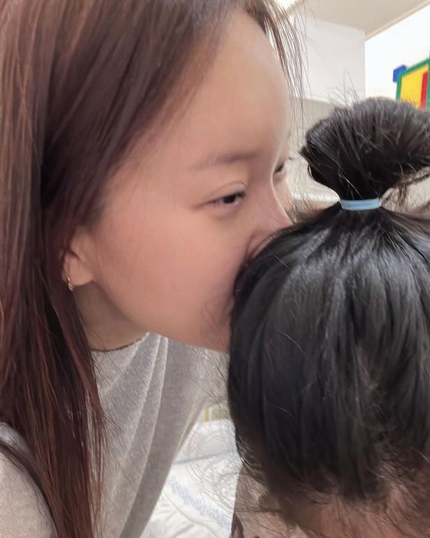 '정석원♥' 백지영, 영국 여행 후유증 토로 "딸과 새벽에 일어나..인형…
