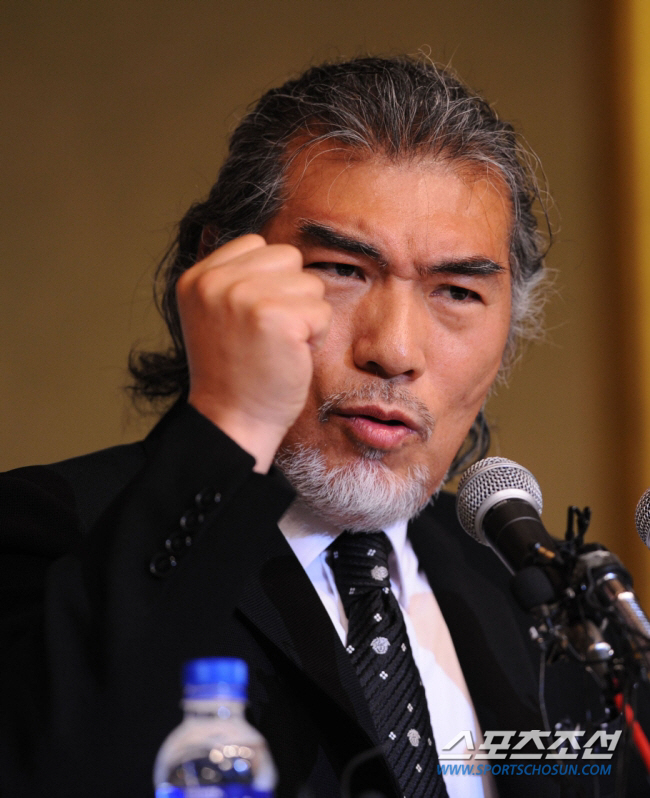 [공식]'가황' 나훈아, 가요계 은퇴 암시…"박수칠 때 떠나라"(전문)