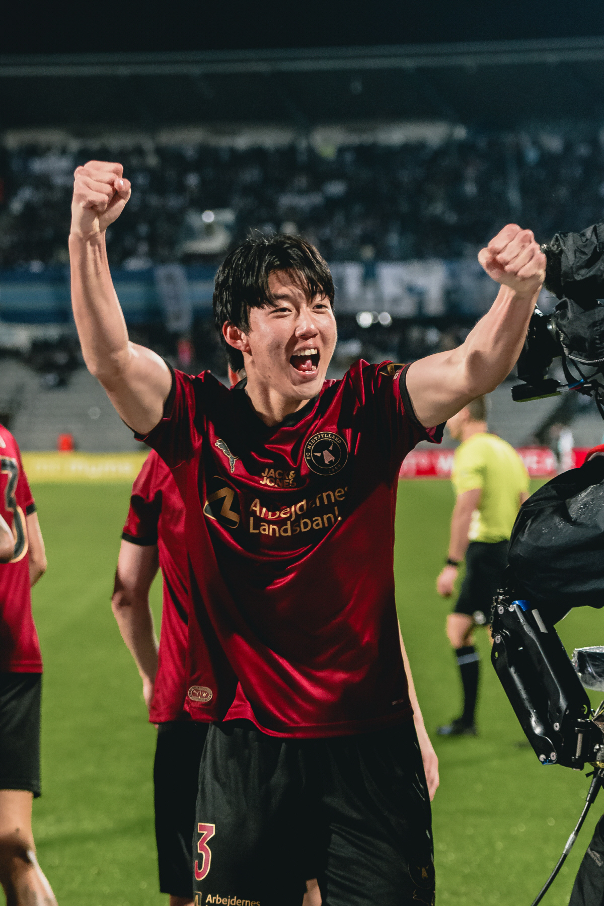 '4살 형 뒤통수를 퍽'…끈끈한 '덴마크 듀오', 조규성-이한범 행복축구…