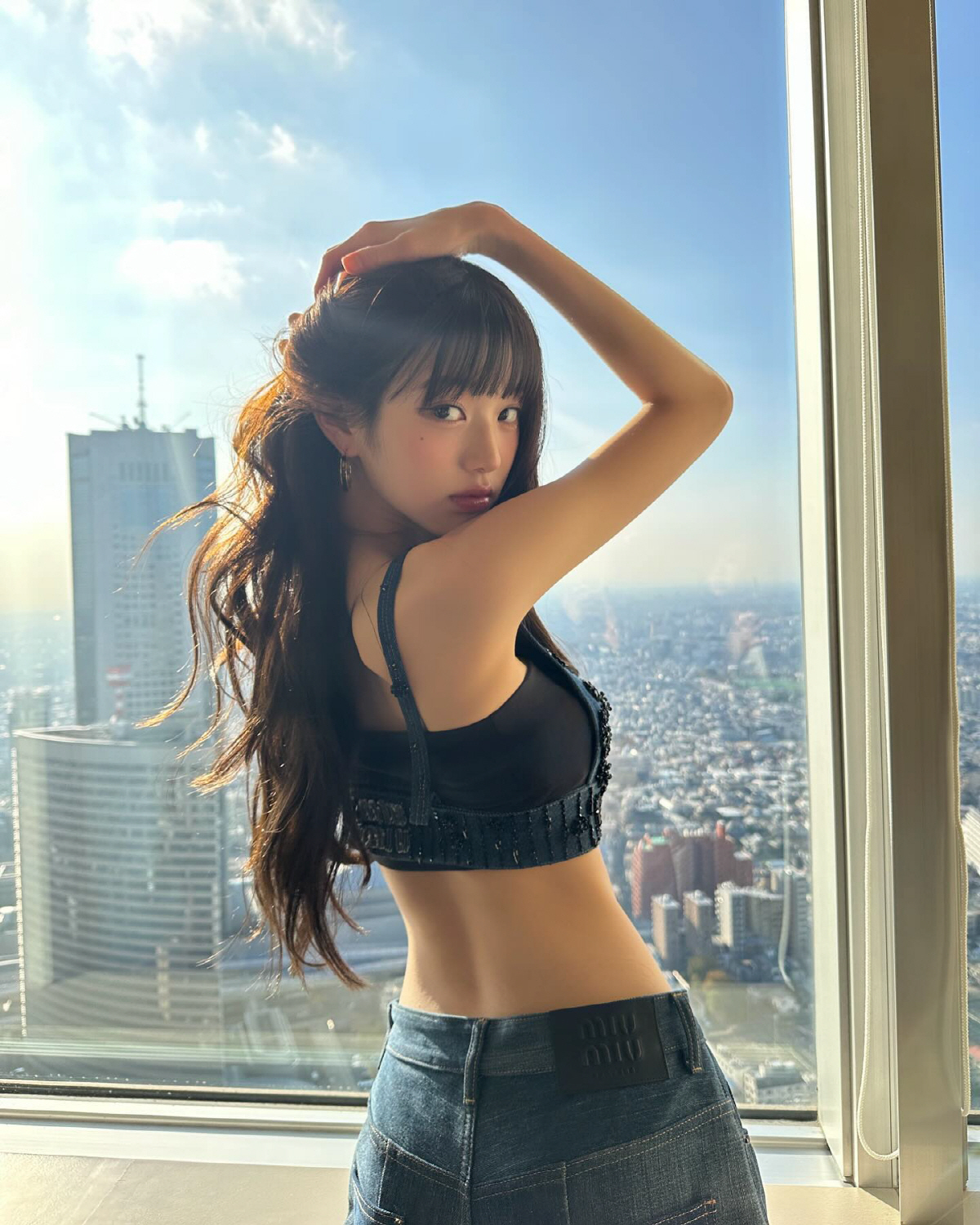"직접 뽑았다고?" 中 경매 나온 장원영 머리카락...1900만원 돌파