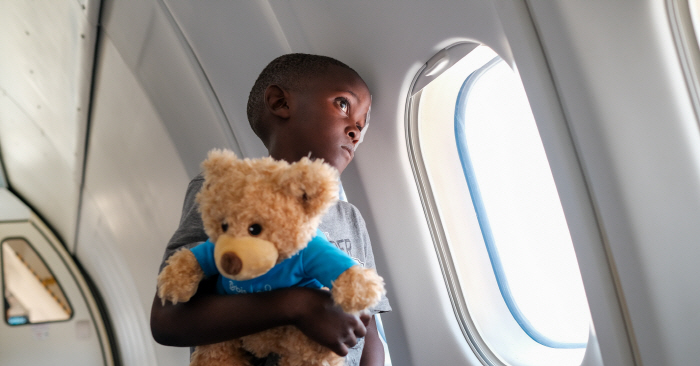 오메가, 문스와치 문샤인골드 11종 수트케이스 에디션 경매