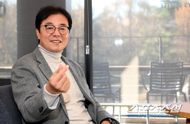 [공식발표]'황새' 황선홍, A대표팀 임시 사령탑 선임…국대+올대 겸임한…
