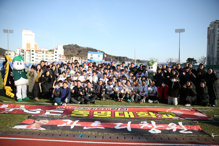 [대학축구]"선수들 두고 갈 수 없었다" 창단 2개월 만의 우승, 이창원…