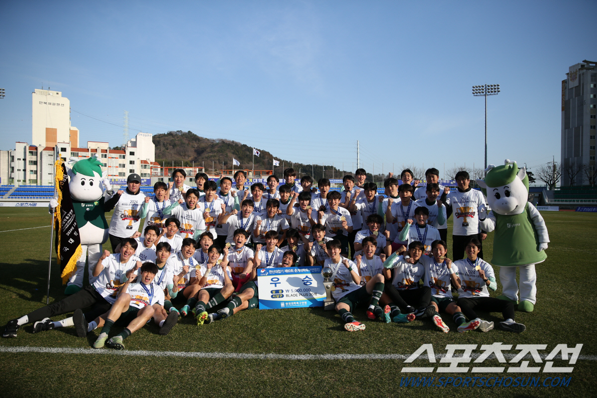 [대학축구]"선수들 두고 갈 수 없었다" 창단 2개월 만의 우승, 이창원…