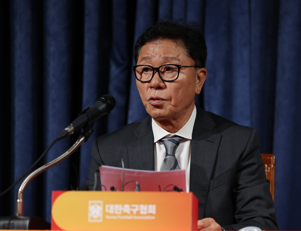 '책임감' 언급한 황선홍 A대표팀 임시감독, "위기에 빠진 한국축구가 제…