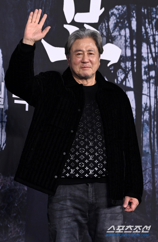 최민식, 출연료 협상에 의상까지 '내돈내산'…명품 무대인사룩 화제 [SC…