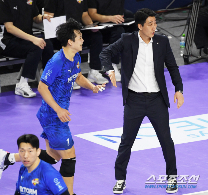 "타이스 진통제 투혼 고마워..." 봄배구 앞에서 2연패. 다음은 2위 …