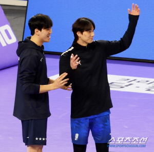 '꿀 떨어지네' 99년생 동갑내기 임성진·임동혁 꿀 케미...주거니 받거니 '다정한 손길'