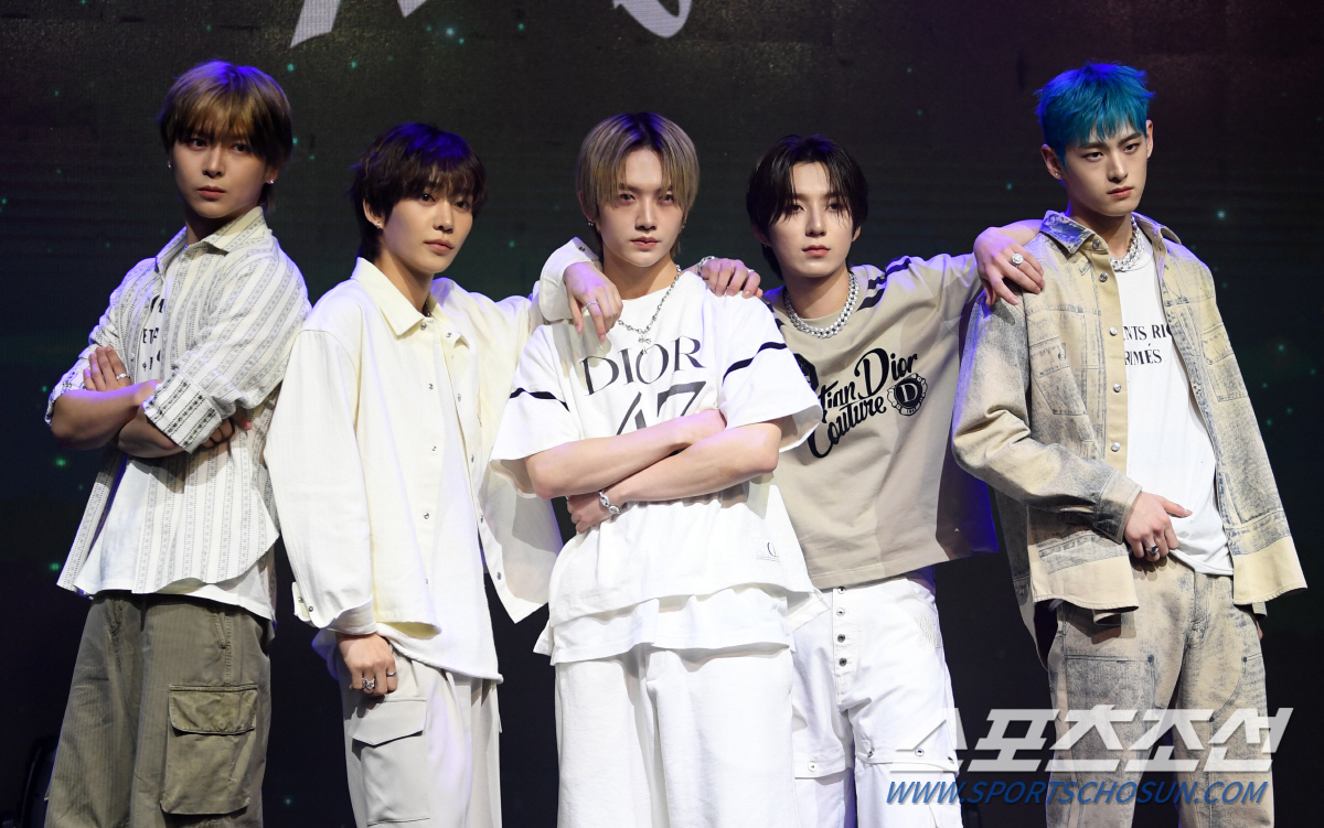 노매드 "오랜시간 노력한 데뷔, 더 멋진 모습 보여드리겠다"