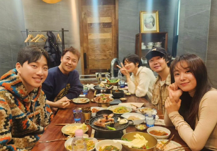 "사랑 참 어렵다지만, 어딘가 완벽한 사랑은 존재" 전현무, 송지은♥박위…