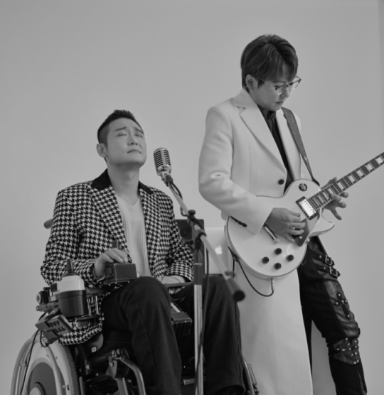 [단독] 더크로스 "전신마비 사고 이후 떠난 여친...원망 안 해요" (…