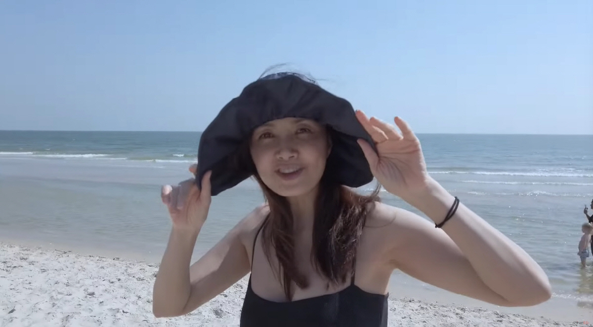 '차인표♥' 신애라, 55세 안 믿기는 수영복 자태..50kg 날씬 몸매…