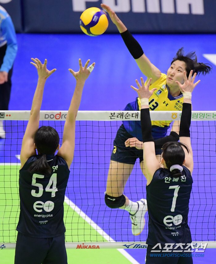 돌아온 위파위, 매경기 고전하던 현대건설도 모처럼 3-0 완승 [수원 현…