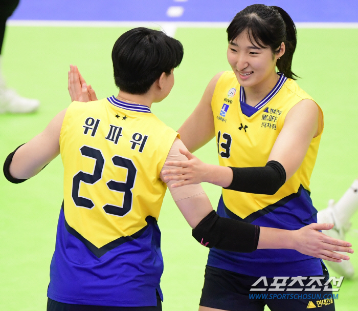 돌아온 위파위, 매경기 고전하던 현대건설도 모처럼 3-0 완승 [수원 현…