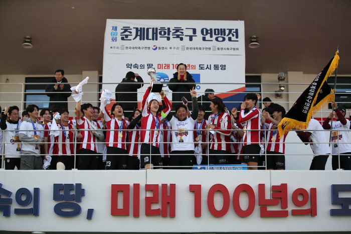 [대학축구]"자존심 상했었는데…" 10년 만의 정상 등극, 신연호 고려대…