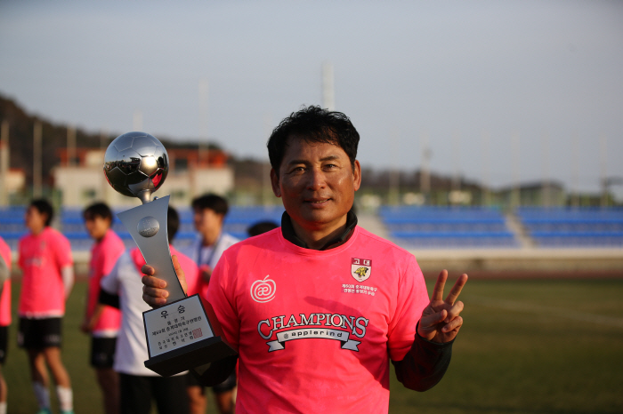 [대학축구]"자존심 상했었는데…" 10년 만의 정상 등극, 신연호 고려대…