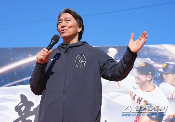 "오타니 홈런 동영상 계속해서 봐라" 2m2 최장신 타자에게 감독이 내린…