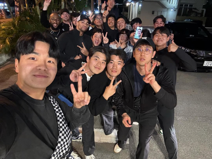 투수조 집합! '107억' 구단 첫 다년계약 제대로 쐈다…"좋은 성적은 …