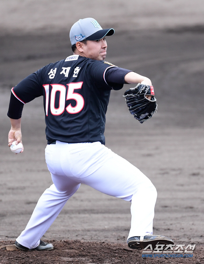 '잠수함 이적생' 중도 귀국…LG표 투수에게 기회가 왔다 [SC캠프 in…