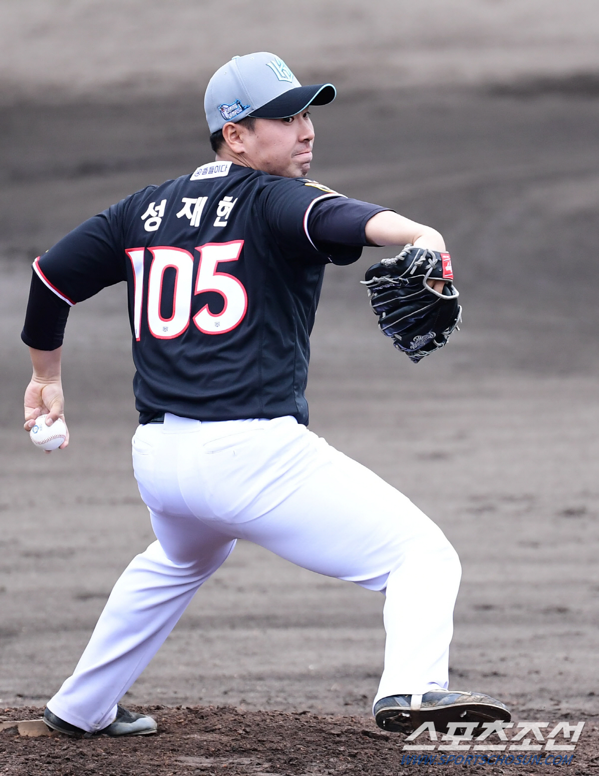 '잠수함 이적생' 중도 귀국…LG표 투수에게 기회가 왔다 [SC캠프 in…