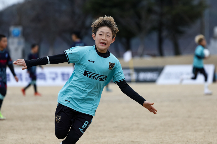 리스펙트FC&포항골든주니어, '2024 영덕 풋볼 페스타 윈터리그' 우승…