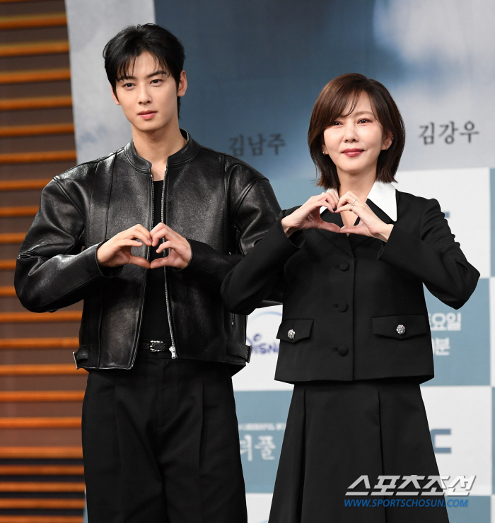 '원더풀 월드' 김남주 "차은우, 왕자 같아 부담됐는데…케미 100점 만…