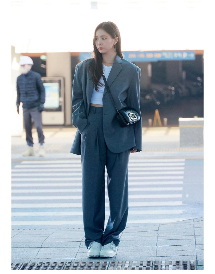 '프렌치 시크 무드' 뿜뿜…신세경, 인천공항 출국샷 전격 공개