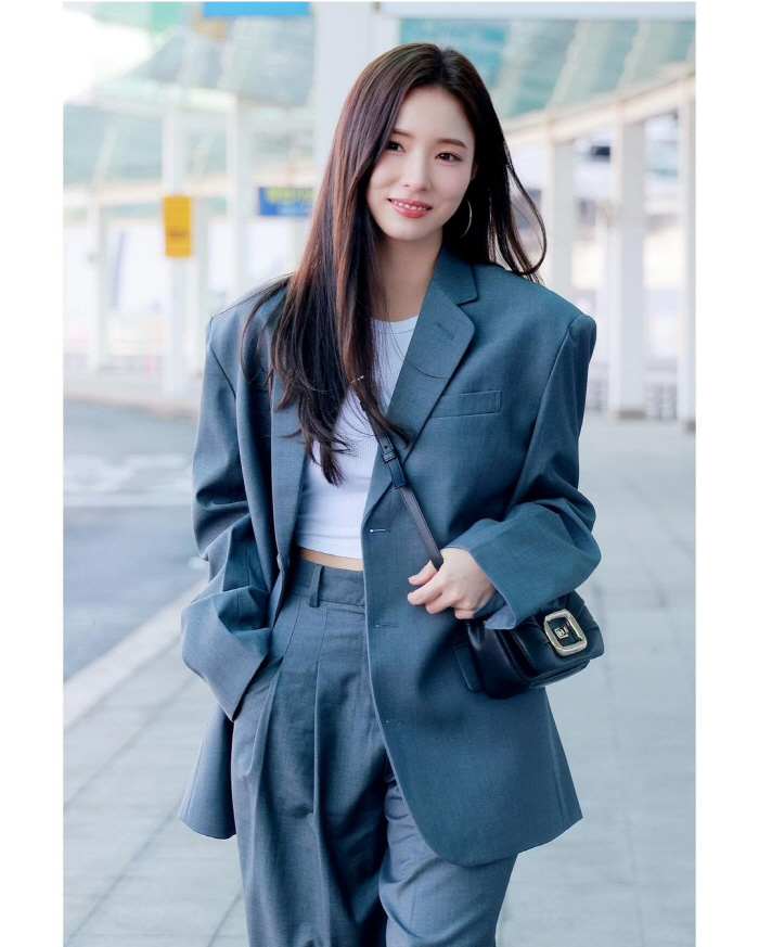 '프렌치 시크 무드' 뿜뿜…신세경, 인천공항 출국샷 전격 공개