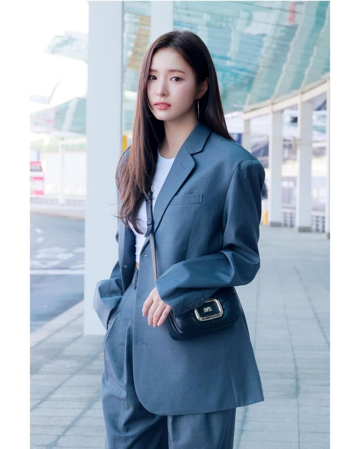 '프렌치 시크 무드' 뿜뿜…신세경, 인천공항 출국샷 전격 공개