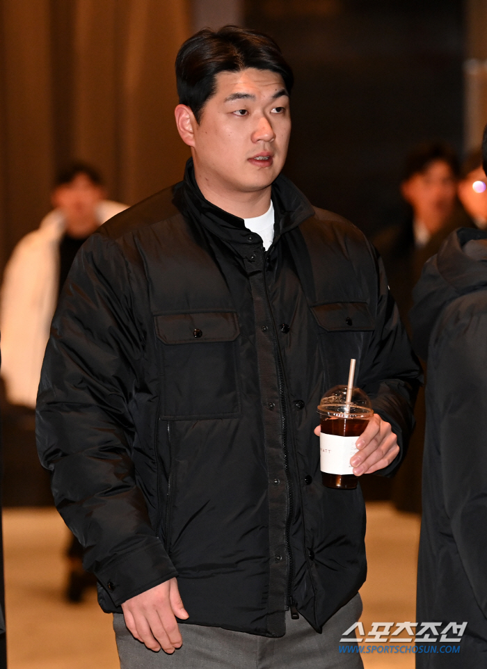 "여성분과 몇번 연락, 그 이상 관계 아니다" 나균안 외도+폭행설 정면 …