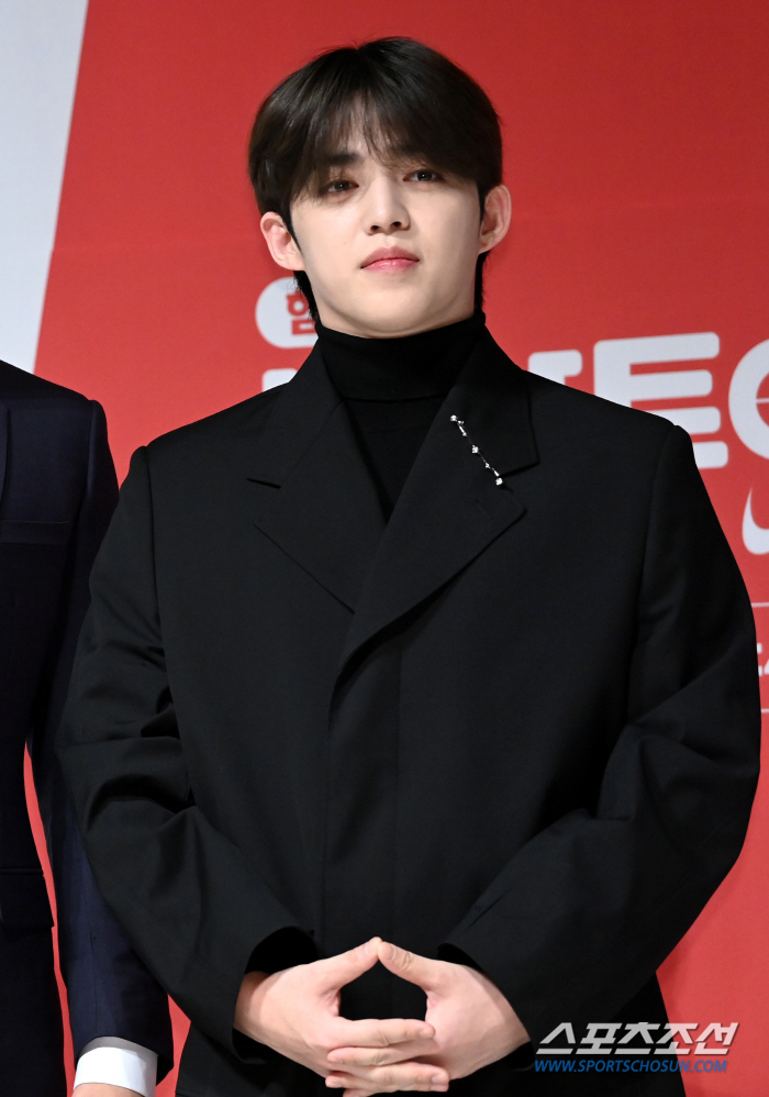 [공식] 세븐틴 측 "에스쿱스 십자인대파열 軍 5급판정…4월 컴백 추후 …