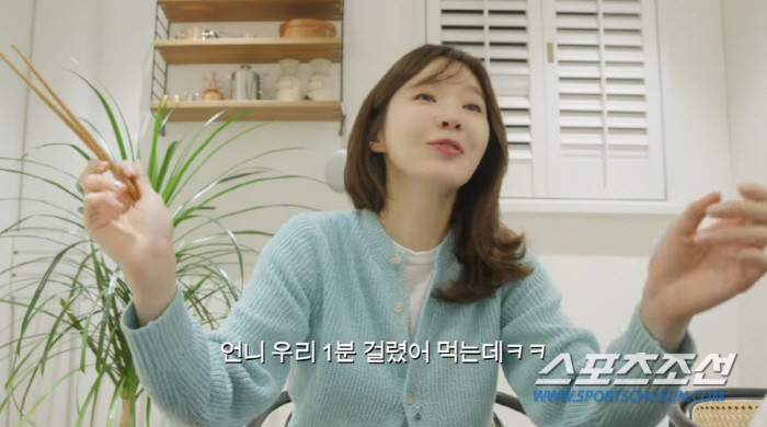 "물욕 없어졌다더니 넘쳐 흐르네!". 강민경, '생일' 이해리에게 수백만…
