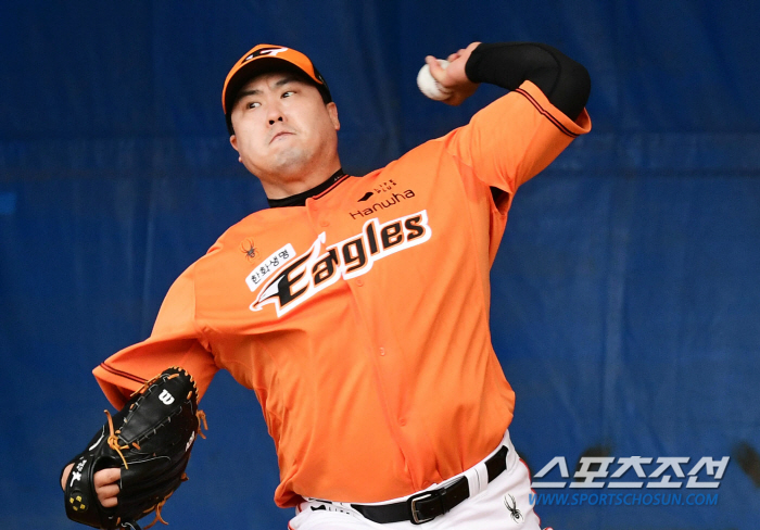 "류현진 개막전 못 나올수도…" 강우에 날아간 첫 라이브 피칭, 하늘에 …