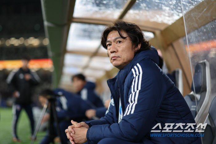 [현장인터뷰]홍명보 감독 "긴장되는 건 없지만", 박태하 감독 "울산 잔…
