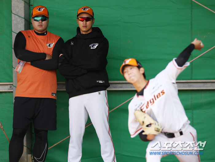 ML 78승 공 언제 쳐보나…비에 씻겨간 'VS 류현진', 성공적 캠프 …