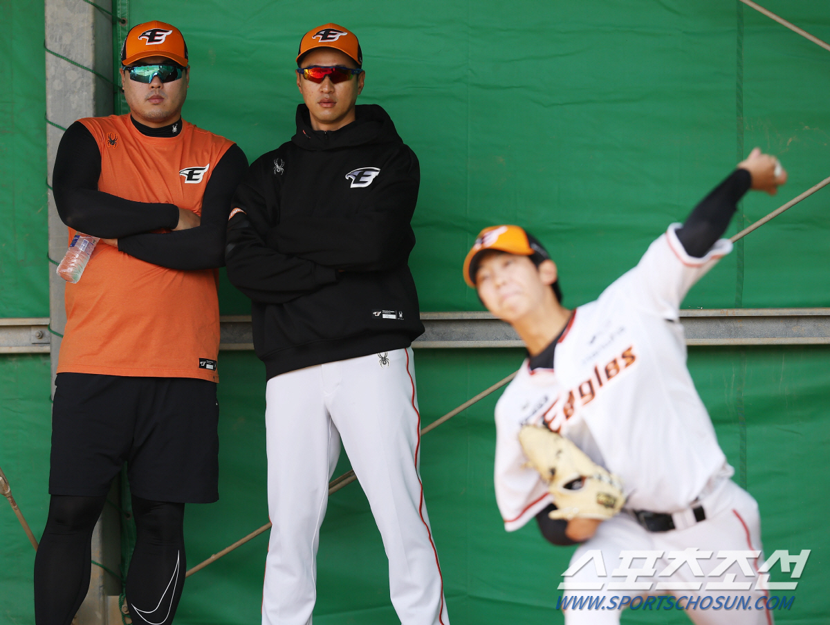 ML 78승 공 언제 쳐보나…비에 씻겨간 'VS 류현진', 성공적 캠프 …