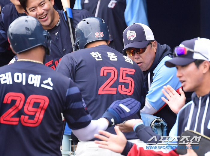 '악몽 탈출→자신감 폭발' 한동희, 명장도 부활 확신 "여유+안정감 생겼…